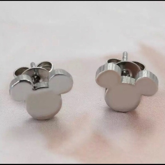Silver Mickey mouse shaped earrings - Picture 1 of 3